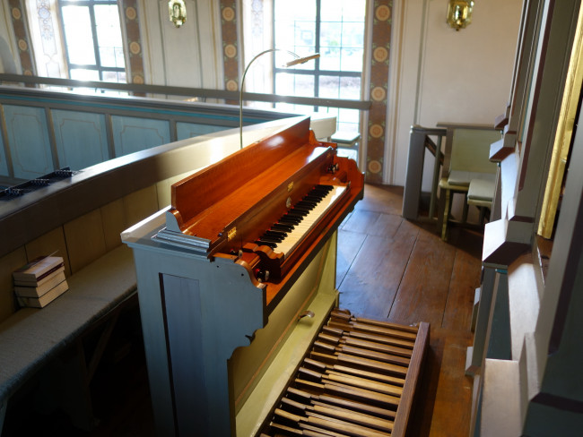 Blick auf den Spieltisch der Brunner Orgel